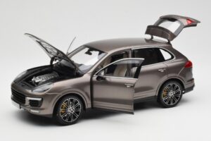 Porsche Cayenne E2 Turbo S Umbra Metallizzato Minichamps 1:18 WAP0213020F Pressofusione — immagine 2 di 8