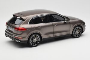 Porsche Cayenne E2 Turbo S Umbra Metallizzato Minichamps 1:18 WAP0213020F Pressofusione — immagine 3 di 8