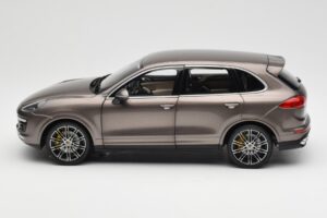 Porsche Cayenne E2 Turbo S Umbra Metallizzato Minichamps 1:18 WAP0213020F Pressofusione — immagine 4 di 8
