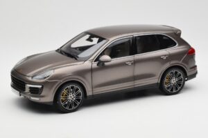 Porsche Cayenne E2 Turbo S Umbra Metallizzato Minichamps 1:18 WAP0213020F Pressofusione
