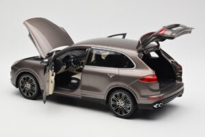 Porsche Cayenne E2 Turbo S Umbra Metallizzato Minichamps 1:18 WAP0213020F Pressofusione — immagine 5 di 8