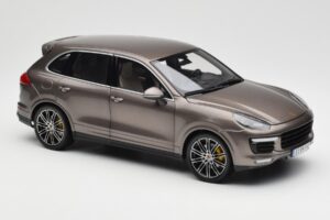Porsche Cayenne E2 Turbo S Umbra Metallizzato Minichamps 1:18 WAP0213020F Pressofusione — immagine 6 di 8