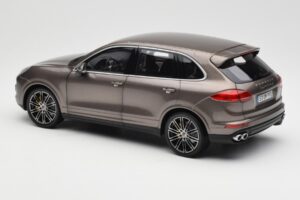 Porsche Cayenne E2 Turbo S Umbra Metallizzato Minichamps 1:18 WAP0213020F Pressofusione — immagine 7 di 8