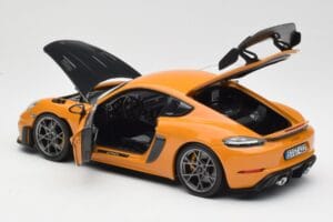 Porsche Cayman GT4 RS 982 Weissach Package Bahama Yellow Norev 1:18 187252 Pressofusione — immagine 5 di 8