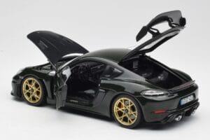 Porsche Cayman GT4 RS 982 Weissach Package Brewster Green Norev 1:18 187250 Pressofusione — immagine 5 di 8