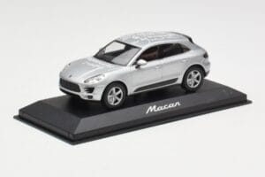 Porsche Macan 95B Silver Grey Metallic Prototipo Minichamps 1:43 WAP0201540E Pressofusione — immagine 2 di 4