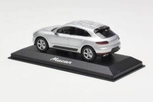 Porsche Macan 95B Silver Grey Metallic Prototipo Minichamps 1:43 WAP0201540E Pressofusione — immagine 3 di 4