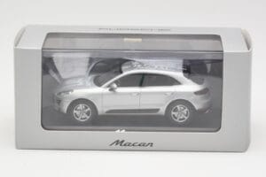 Porsche Macan 95B Silver Grey Metallic Prototipo Minichamps 1:43 WAP0201540E Pressofusione — immagine 4 di 4