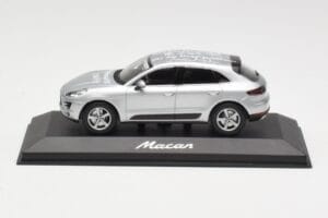 Porsche Macan 95B Silver Grey Metallic Prototipo Minichamps 1:43 WAP0201540E Pressofusione