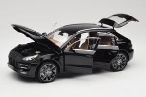 Porsche Macan Turbo 95B Black Metallic Minichamps 1:18 110062502 Pressofusione — immagine 2 di 8