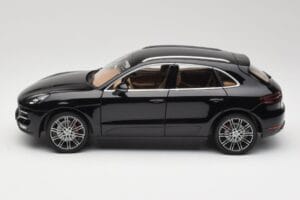 Porsche Macan Turbo 95B Black Metallic Minichamps 1:18 110062502 Pressofusione — immagine 4 di 8