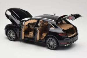 Porsche Macan Turbo 95B Black Metallic Minichamps 1:18 110062502 Pressofusione — immagine 5 di 8