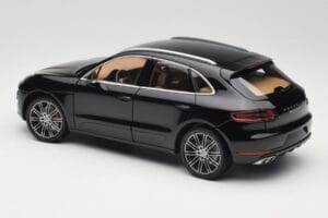 Porsche Macan Turbo 95B Black Metallic Minichamps 1:18 110062502 Pressofusione — immagine 7 di 8