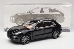 Porsche Macan Turbo 95B Black Metallic Minichamps 1:18 110062502 Pressofusione — immagine 8 di 8