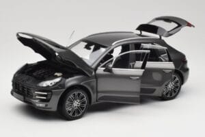 Porsche Macan Turbo 95B Grey Metallic Minichamps 1:18 110062501 Pressofusione — immagine 2 di 8