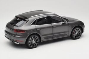 Porsche Macan Turbo 95B Grey Metallic Minichamps 1:18 110062501 Pressofusione — immagine 3 di 8