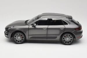 Porsche Macan Turbo 95B Grey Metallic Minichamps 1:18 110062501 Pressofusione — immagine 4 di 8