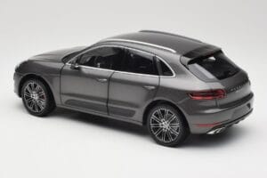 Porsche Macan Turbo 95B Grey Metallic Minichamps 1:18 110062501 Pressofusione — immagine 7 di 8