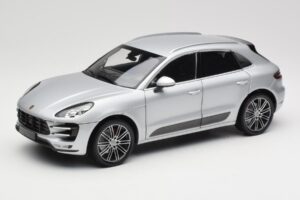 Porsche Macan Turbo 95B Argento Minichamps 1:18 110062504 Pressofusione
