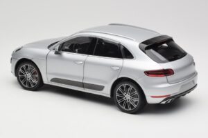 Porsche Macan Turbo 95B Argento Minichamps 1:18 110062504 Pressofusione — immagine 5 di 8