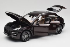 Porsche Macan 95B Turbo Mogano Metallizzato Minichamps 1:18 110062500 Pressofusione — immagine 2 di 8