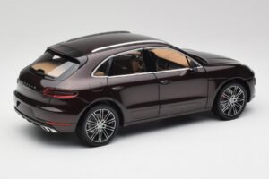 Porsche Macan 95B Turbo Mogano Metallizzato Minichamps 1:18 110062500 Pressofusione — immagine 3 di 8