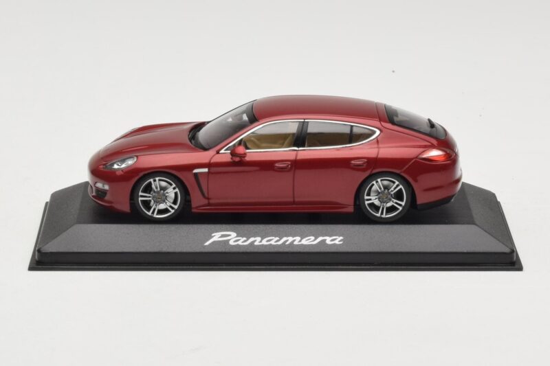 Porsche Panamera 970 Red Metallic Minichamps 1:43 WAP0200119 Pressofusione