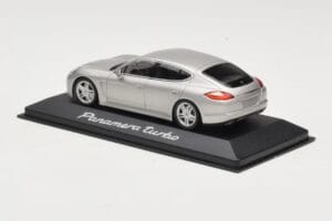 Porsche Panamera 970 Turbo Beige Minichamps 1:43 WAP0200519 Pressofusione — immagine 3 di 4