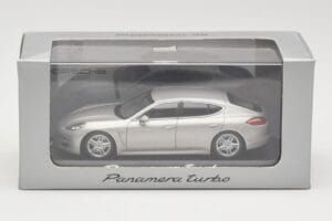 Porsche Panamera 970 Turbo Beige Minichamps 1:43 WAP0200519 Pressofusione — immagine 4 di 4