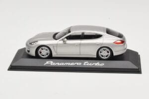 Porsche Panamera 970 Turbo Beige Minichamps 1:43 WAP0200519 Pressofusione
