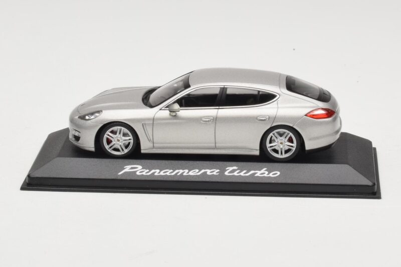 Porsche Panamera 970 Turbo Beige Minichamps 1:43 WAP0200519 Pressofusione