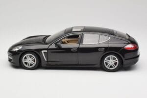 Porsche Panamera Turbo 970 Nero Maisto 1:18 36197 Pressofusione — immagine 4 di 8