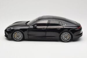 Porsche Panamera 971 Turbo S Nero Metallic Minichamps 1:18 113061076 Pressofusione — immagine 4 di 8