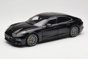 Porsche Panamera 971 Turbo S Nero Metallic Minichamps 1:18 113061076 Pressofusione