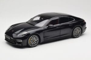 Porsche Panamera 971 Turbo S Blu Metallic Minichamps 1:18 113061075 Pressofusione