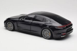 Porsche Panamera 971 Turbo S Blu Metallic Minichamps 1:18 113061075 Pressofusione — immagine 7 di 8