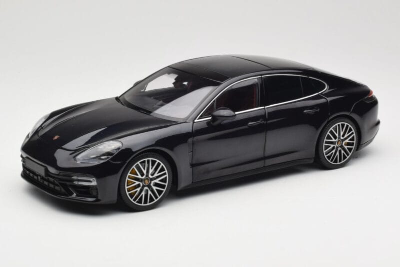 Porsche Panamera 971 Turbo S Blu Metallic Minichamps 1:18 113061075 Pressofusione
