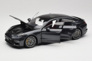 Porsche Panamera 971 Turbo S Grey Metallic Minichamps 1:18 113061073 Pressofusione — immagine 2 di 8