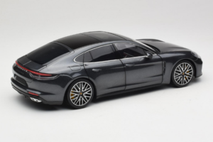 Porsche Panamera 971 Turbo S Grey Metallic Minichamps 1:18 113061073 Pressofusione — immagine 3 di 8