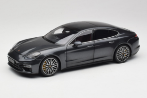 Porsche Panamera 971 Turbo S Grey Metallic Minichamps 1:18 113061073 Pressofusione