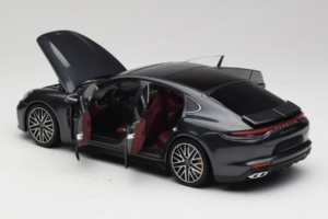 Porsche Panamera 971 Turbo S Grey Metallic Minichamps 1:18 113061073 Pressofusione — immagine 5 di 8