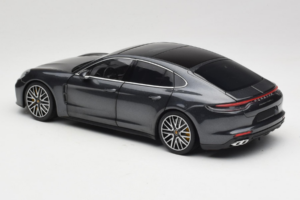 Porsche Panamera 971 Turbo S Grey Metallic Minichamps 1:18 113061073 Pressofusione — immagine 7 di 8