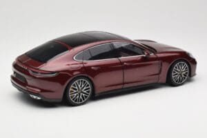 Porsche Panamera 971 Turbo S Rosso Metallic Minichamps 1:18 113061077 Pressofusione — immagine 3 di 8