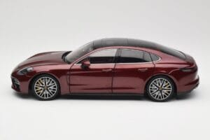 Porsche Panamera 971 Turbo S Rosso Metallic Minichamps 1:18 113061077 Pressofusione — immagine 4 di 8