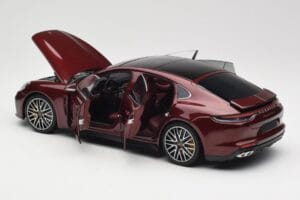 Porsche Panamera 971 Turbo S Rosso Metallic Minichamps 1:18 113061077 Pressofusione — immagine 5 di 8