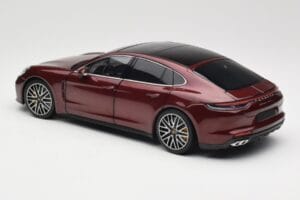 Porsche Panamera 971 Turbo S Rosso Metallic Minichamps 1:18 113061077 Pressofusione — immagine 7 di 8