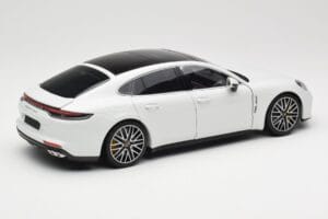 Porsche Panamera 971 Turbo S Bianco Metallic Minichamps 1:18 113061074 Pressofusione — immagine 3 di 8