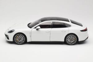 Porsche Panamera 971 Turbo S Bianco Metallic Minichamps 1:18 113061074 Pressofusione — immagine 4 di 8