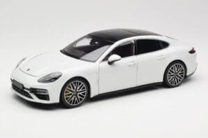 Porsche Panamera 971 Turbo S Bianco Metallic Minichamps 1:18 113061074 Pressofusione