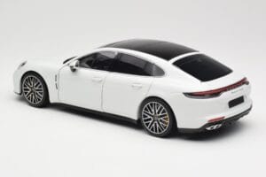 Porsche Panamera 971 Turbo S Bianco Metallic Minichamps 1:18 113061074 Pressofusione — immagine 7 di 8
